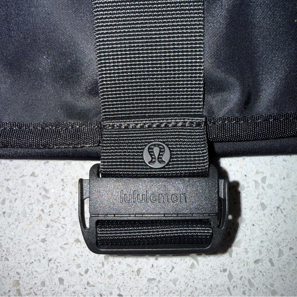Lululemon Roll Up Travel Kit - Picture 11 of 15
